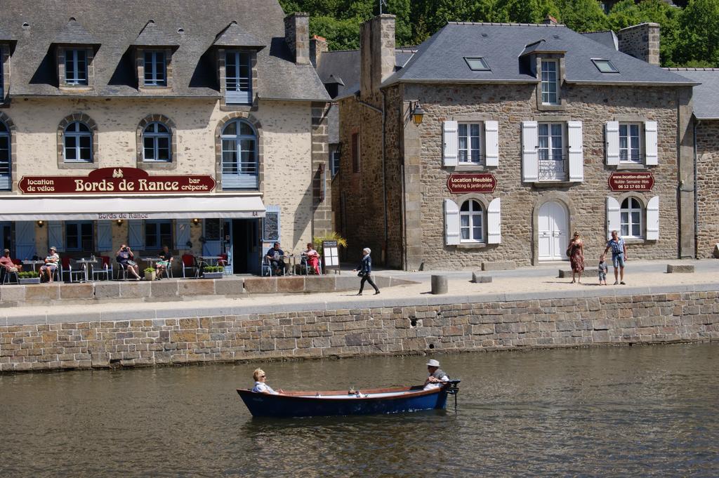 شقة Au Fil De L'Eau - Le Bord De Rance دينان الغرفة الصورة
